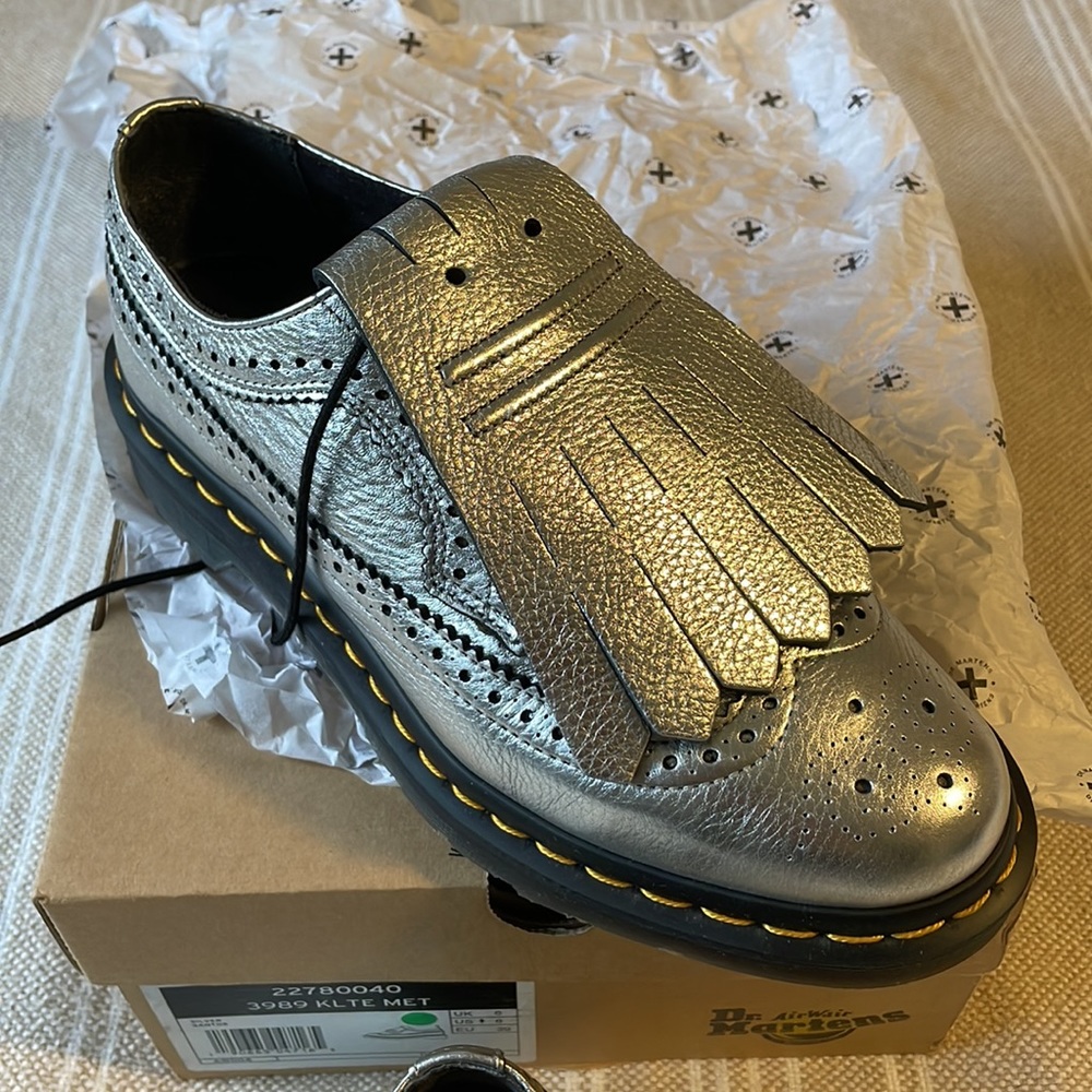 COPY - Like new dr marten brogue silver shoes men or women. Original box unavai…